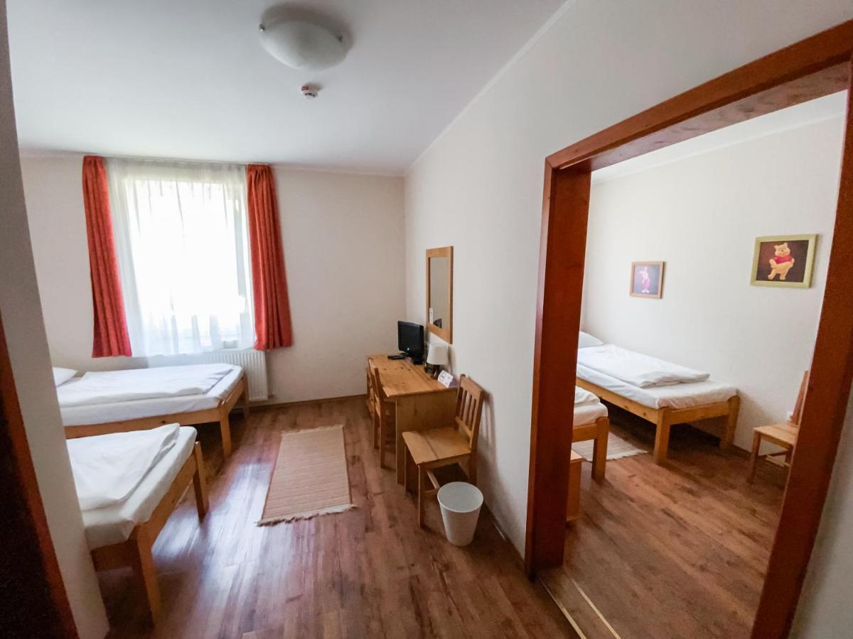 Anna Panzio Hotel Dunavarsány Exterior foto